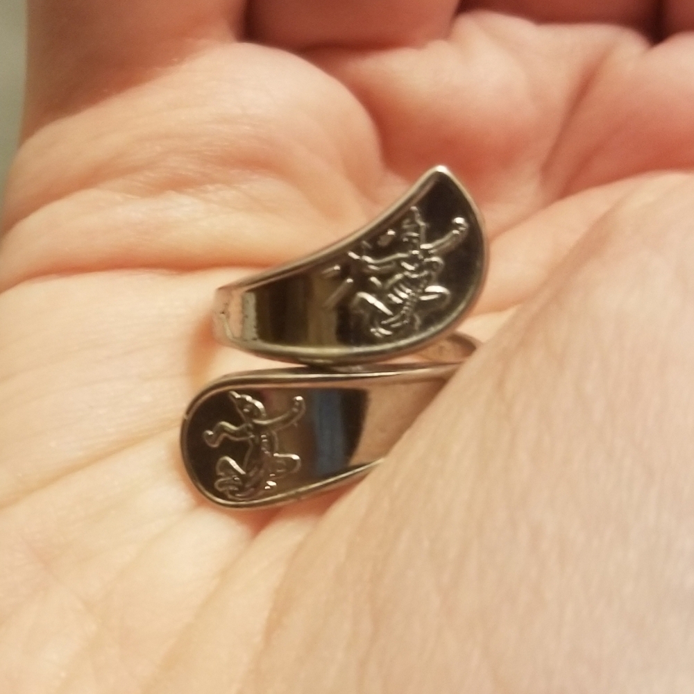 Vtg silvertone Asian-themed bypass ring - Picture 7 of 14